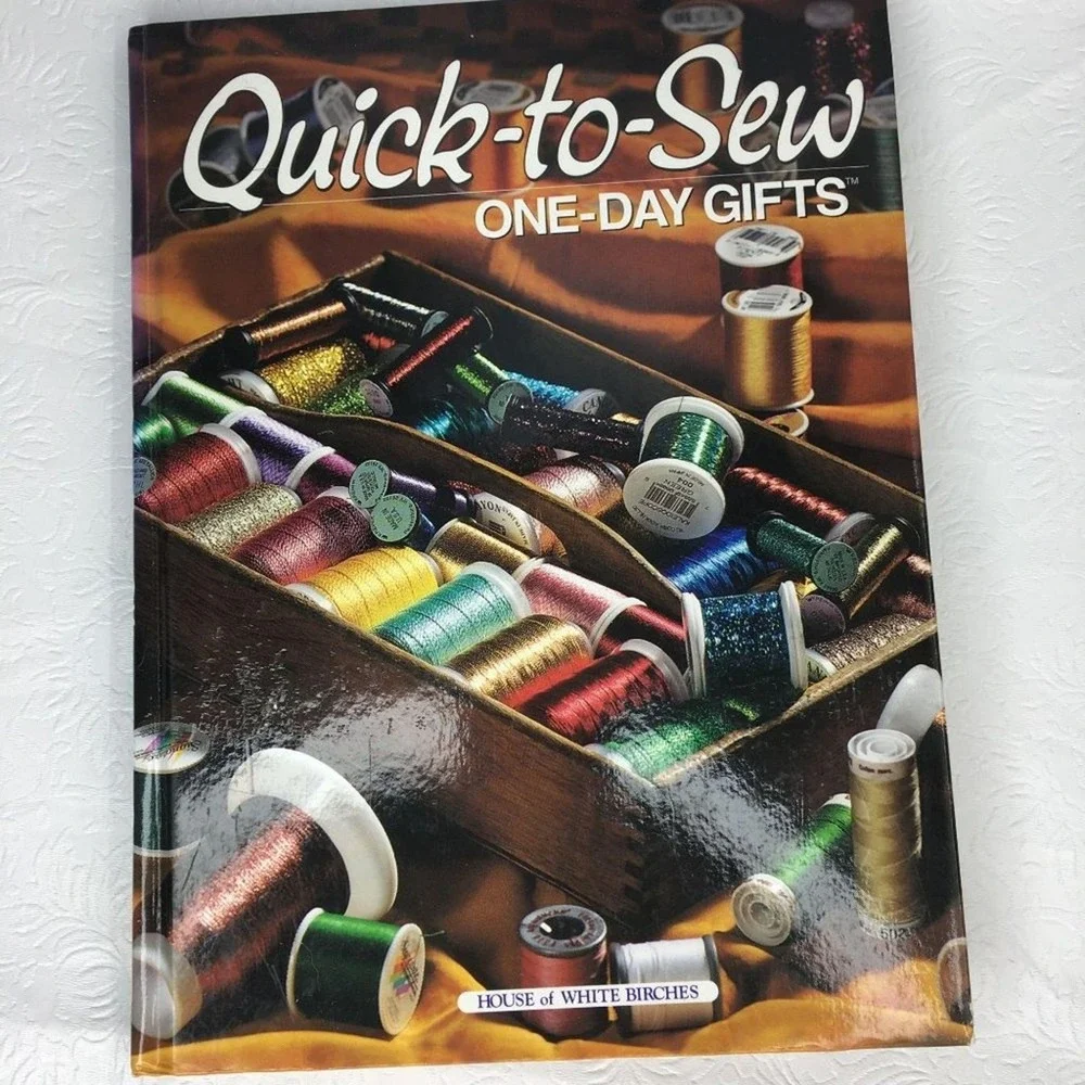 Quick-to-Sew One-Day Gifts Book 2000 Hard Cover Applique Quilting Pillow Making